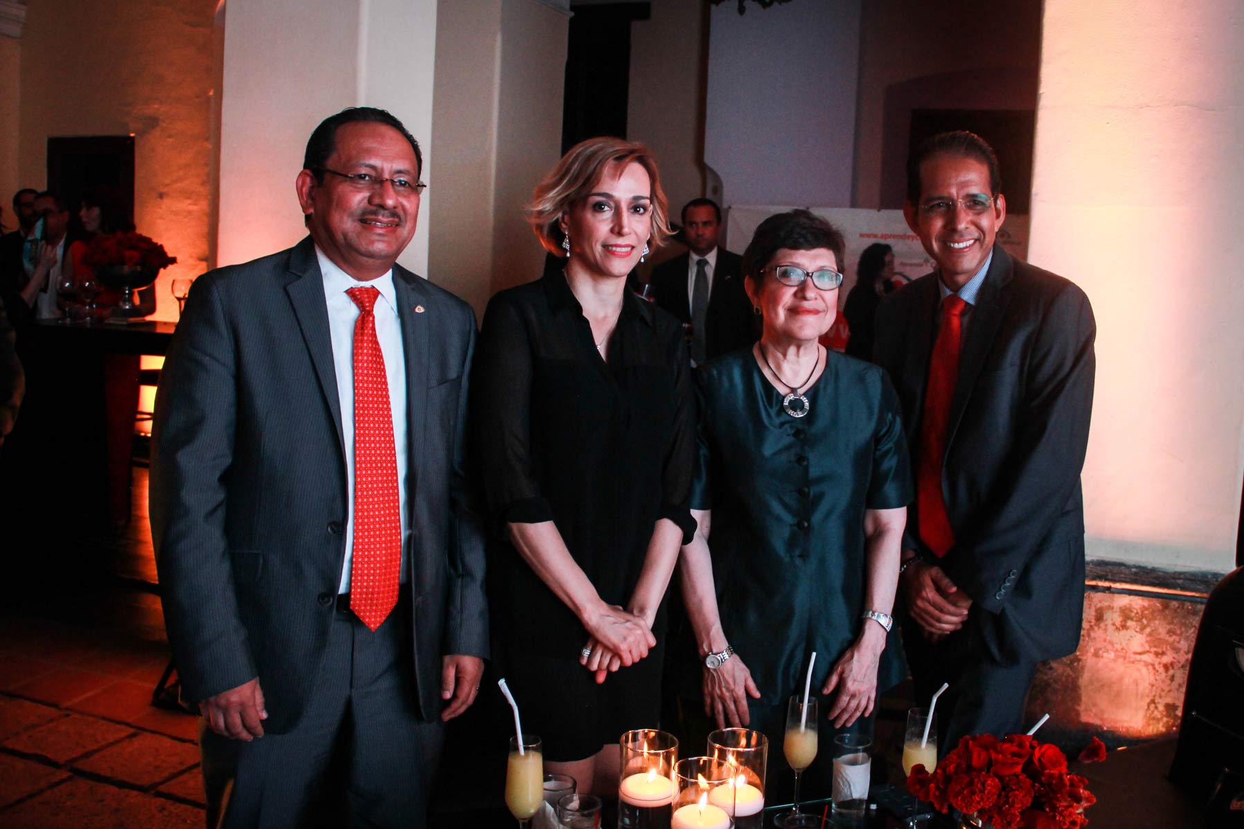 HN lanzamiento sitio Banco Azteca 02.jpg
